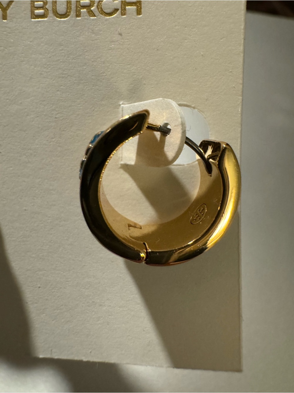 Tory Burch New Kira Color Logo Huggie Hoop Earrings - Picture 5 of 7